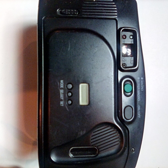 Samsung 35 MM Camera - Picture 4 of 5